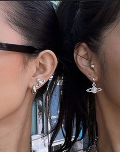 Korsett Piercings, Pretty Ear Piercings, Earrings Aesthetic, Dope Jewelry, Jewelry Lookbook, 가을 패션