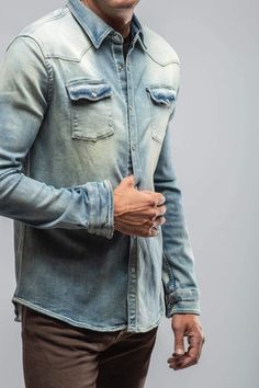 Roper Western Snap Shirt in Mid Blue - AXEL'S Western Inspiration, Athletic Build, Cashmere Jacket, Mock Turtleneck, Sweater Pants, Shearling Jacket, Fashion Industry, Western Shirts, Denim Pant