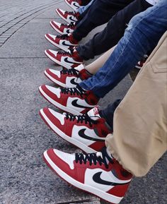 Jordan 1 Sneakers, Jordan 1 Shoes, Jordan Chicago, Jordans For Sale, Jordan Outfit, Red Jordans, Hype Clothing, Streetwear Shoes