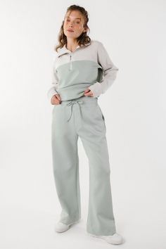 This matching set is so cozy! Elevated sweat set #matchingset #sweatset #quarterzip #sweatpants #cozyoutfits #winteroutfitinspo #winteroutfits Matching Sweat Set, Sweat Set, Half Zip Sweatshirt, Cozy Outfit, Matching Sets