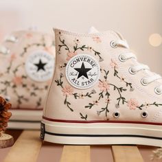 Custom Converse Embroidery, Pink Flower Embroidered Converse Custom, Floral Embroidered Shoes, Custom Wedding Converse Embroidered Flower - Etsy Cute Shoe Designs Diy, Decorating Shoes Diy, White Converse Painting Ideas, Converse Stitching, Painted Converse High Tops, Embroidered Shoes Converse, Converse Ideas, Fancy Sneakers, Converse Embroidery