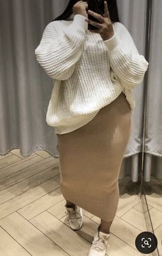 Sweatshirt To Work Outfit, Tan Skirt Outfit Fall, Plus Size Winter Outfits, Plus Size Baddie Outfits, Look Legging, Mode Kimono, Plus Size Fall Outfit