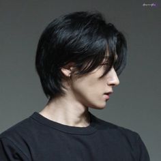 Short Fluffy Hair, Hair Asian, Short Hair Tomboy, Middle Part Hairstyles, Asian Haircut, Korean Short Hair, Asian Men Hairstyle, Kpop Hair, Wavy Hair Men