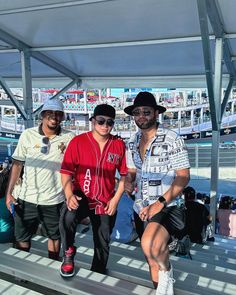 Outfit ideas, style guide and fashion inspiration for men attending this year's Miami Grand Prix Formula 1 race. @c21_official on IG Grand Prix Outfit, Formula 1 Race, Men's Casual Style, Dress Code