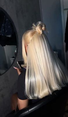 Crimps Hairstyles For Black Women Blonde, Blonde Hair In A Bun, 2 Ponytail Hairstyles, Black Ponytail Hairstyles, Quick Weave