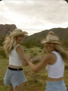 Rodeo Pictures Ideas, Country Dancing Aesthetic, Country Aesthetic Western, County Aesthetic, Western Pics, Cowgirl Era, Costal Cowgirl, Cowgirl Summer, Miley Stewart