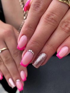 pink french tips with gold glitter accent French Manicure Rose, Fushia Nail Color, Pink Manicures, Dusty Pink Nails, Basic Manicure, Short Pink Nails, Short French Nails