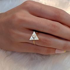 ✦Please contact me if you need MORE QUANTITY of this item. ✦ HOWLITE is a calming stone. ✦ DETAILS ABOUT THIS PAIR: ✧A modern and beautiful white howlite pyramid stone, set on a triangle brass ring/toe ring plated in gold.   ✧One size fits all. ✧Each piece is unique as each stone is different in its natural state. ✧Size: 1.2 x 18mm Open ended ring. Triangle: 11mm Weight: 1.25 gm ✧Materials: Brass, Gold, white Howlite stone ✦PACKAGING: ✧Your order is packed securely in a beautiful box ready to gift out if required. Please inform me if you require separate boxes for orders of more than one item. ✦SHIPPING: ✧Orders are processed and sent out between 1 to 3 days.  ✧I offer a shipping upgrade if required. ✧Thank you for visiting my shop.  ✧Hope you find something you love. ✧You can contact me o Minimalist Metal Crystal Ring For Gift, Minimalist White Metal Ring, Minimalist White Metal Rings, White Minimalist Midi Rings, Stone Packaging, Pyramid Bracelet, Marble Ring, Marble Rings, Minimalist Jewellery