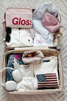 Packing For Vacation, Jet Set Style, Airport Aesthetic, Travel Bag Essentials, Travel Must Haves, Travel Essentials For Women, Suitcase Packing