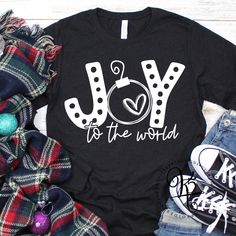 Joy to the world / Christmas Shirt / Christmas Party Tee / Unisex Tee Screen Printed Design (WHITE) approx design size: 11×7.5″ Bella+Canvas Unisex Tee Cotton 100% Weight 4.2 Oz Sizes XS, S, M, L, XL, 2XL Features: -4.2 oz., 100% combed and ringspun cotton -30 singles -Unisex sizing -Retail fit -Fitted at bicep -Shoulder taping -Sideseamed ::If you would like another color, please message:: PLEASE NOTE:: Colors may vary due to different computer screens. If you have ANY questions or Concerns Ple Graphic Tee Women, Cameo Crafts, Teaching Character, Shirts Vinyl, Christmas Cricut, Christmas Jammies, Fun Shirts, Christmas T Shirt Design, Christmas Party Shirts