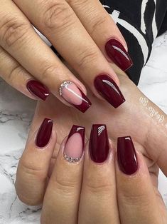 30 Red Wine Nail Ideas To Celebrate Autumn Maroon Acrylic Nails, Maroon Nail Art, Maroon Nail Designs, Burgundy Acrylic Nails, Burgundy Nail Designs, Fashionable Nails, Emerald Nails, Opal Nails, Inspiration Nails