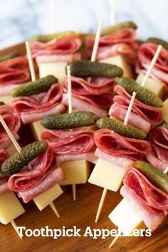 finger foods for wedding Toothpick Appetizers, Skewer Appetizers, Food On Sticks, Appetizers Easy Finger Food, Charcuterie Inspiration, Finger Foods Easy, Best Appetizer Recipes, Party Appetizers Easy, Charcuterie Recipes