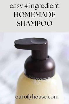 A great way to cut down on toxins in the home is by making your own shampoo. This all-natural shampoo is made with castile soap, essential oils, and jojoba oil. All of which can help restore damaged hair, hydrate your strands, and help to replenish natural oils. Homade Shampoo Natural, Homemade Shampoo For Black Hair, Homemade Shampoo Recipes Without Castile Soap, Homemade All Natural Shampoo, Natural Clarifying Shampoo Diy, Diy Shampoo Without Castile Soap, Homemade Shampoo And Conditioner, How To Make Shampoo