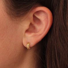 Gold Vermeil Earrings, Gold Earrings Tops Designs For Daily Use, Gold Everyday Earrings, Gold Studs Earrings Indian Round, Gold Earrings Designs Simple, Earing Designs Gold, Gold Earing Design New, Small Gold Earrings Designs, Dailyware Earrings Gold