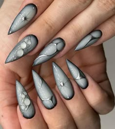 Cybercore Nails, Eyeball Nails, Ongles Goth, Pointy Nail Designs, Avada Kedavra, Emerald Nails, Pointy Nails, Chrome Nails Designs, Punk Nails