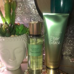 Victoria Secret Pear Glac Gift Set Combo Body Lotion Body Spray Green Victoria Secret Perfume, Victorias Secret Perfumes, Victoria Secret Spray, Profumo Victoria Secret, Victoria Secret Body Spray, Fav Products, Victoria Secret Fragrances, Essential Oils Health, Maybelline Makeup