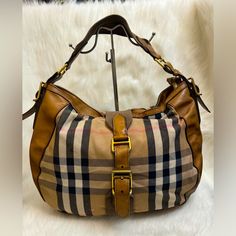 Used Canvas Leather Xl In Size Shows Signs Of Wear Rubs,Scuffs Tiny Rip Please See Photos Tiny Stains Comes With Generic Dustbag Burberry Bag, Canvas Leather, Burberry, Dust Bag, Bag Lady, Cream, Signs, Canvas, Leather