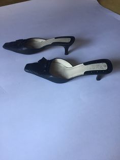 Fun and comfortable Vintage Gucci Black Sling Back Leather shoes with a front leather Made in Italy Size 36 C In good condition Heel 2 1/2 Inches or 6 cm Versace Accessories, Versace Sunglasses, Vintage Leather Bag, Sling Back, Gucci Black, Gianni Versace, Sunglasses Vintage, Women's Pumps, Leather Shoes