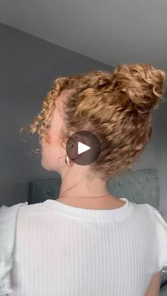 Hairstyle Idea, Curly Hairstyle, Hair Dos, Womens Haircuts, Wavy Hair, Beauty And The Beast, Curly Hair, Curly Hair Styles, Hair Cuts