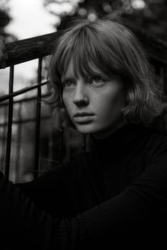 Paris Living, Layered Bob With Bangs, New Short Haircuts, Living In London, Bob With Bangs, Girl Haircuts, French Photographers, Hair Images, Bob Styles