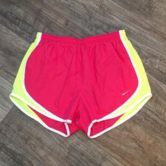 Nwot Nike Pink And Neon Yellow Size M Never Worn, Washed Or Dried ** Smoke & Pet Free Home ** Nike Yellow Workout Shorts, Stretch Yellow Nike Bottoms, Yellow Stretch Nike Bottoms, Nike Stretch Yellow Bottoms, Yellow Athletic Shorts For Sports In Spring, Yellow Athletic Shorts For Spring Sports, Yellow Summer Sports Shorts, Nike Yellow Summer Bottoms, Nike Yellow Bottoms For Summer