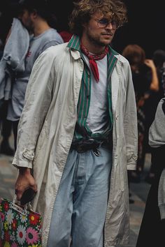 Layer Style Fashion, French Men Street Style, Men’s Layering, Mens Fashion Layering, Men’s Bags, French Fashion Men, Man Street Style, London Mens Fashion, Fashion Layering