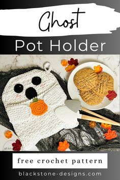 a crochet halloween ghost pot holder is shown