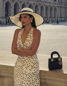 Classy Hats For Women, Old Money Dresses Aesthetic, Vineyard Aesthetic Outfits, Old Money Outfits For Summer, Old Money Hat, Rich Outfits Classy Chic, Old Money Aesthetic Summer, Monaco Fashion, Soft Feminine Outfits