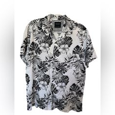 Men’s Black And White Tropical Pattern Denim And Flower By Ricky Singh Shirt - Size L Black Casual Shirt With Tropical Print, Black Shirt With Tropical Print For Spring, Casual Black Shirt With Tropical Print, Black Floral Print Camp Shirt With Camp Collar, Black Tropical Print Shirt For Spring, White Shirt With Floral Print And Camp Collar, Casual White Camp Shirt With Floral Print, White Floral Print Shirt With Camp Collar, Black Floral Print Camp Shirt For Spring