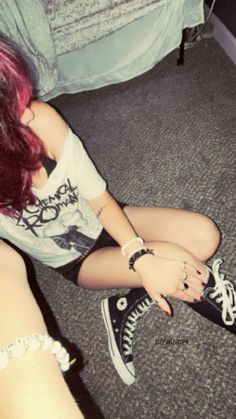 not mine!! :p Emo Concert Outfit Punk Rock, Outfit Ideas For School Plus Size, Alt Outfits, Scene Kids