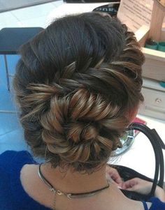 Conch shell braid. Is it a fishtail french twist /bun? Fishtail Braid, Beautiful Braids, Formal Hairstyles, Hair Photo