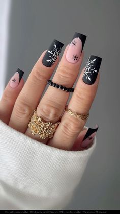 Christmas Nails 2023 Black, Nails Navidad, Christmas Nails 2023, Nail Art Noel, December Nails, Indigo Nails, Christmas Nails Acrylic, Nails 2023