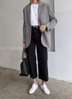 Urban Office Outfit, Grey Blazer Outfit, Patterned Summer Dress, Photographer Outfit, Outfit Minimalist, Ralph Lauren Womens Clothing, Spring Business Casual, Office Suit