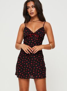 Karena Mini Dress Black / Red Floral Casual Romance, Romantic Dresses, Mini Bodycon Dress, Mini Cami Dress, Womens Cami, Pattern Flower, Mini Dresses For Women, Bodycon Dress Parties, Romantic Dress