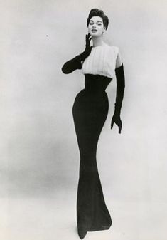 Balenciaga A/H 1954-55. Mannequin Jacky Mazel. 50s High Fashion, 1950s High Fashion, Vintage Pose Reference, 1950s Model Poses, Playing Lyre Pose Reference, Balenciaga Aesthetic Outfit, Fashion Poses Reference, Balenciaga Aesthetic Vintage, Long Dress With Gloves