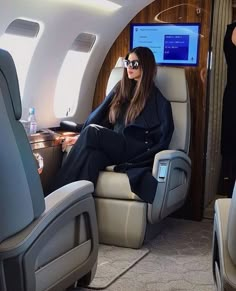 Rich Women Lifestyle, Women Ceo, Bussines Women Lifestyle, Business Woman Successful, Luxury Lifestyle Women, Rich Girl Lifestyle, Rich Women, Luxury Lifestyle Dreams