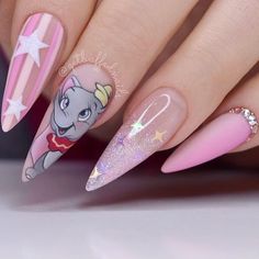 Dumbo Nails, Disney Nail Art, Unicorn Nails Designs, Disneyland Nails, Acrylic Nails Ideas, Disney Acrylic Nails, Nail Art Disney, Ugly Duckling, Disney Nails