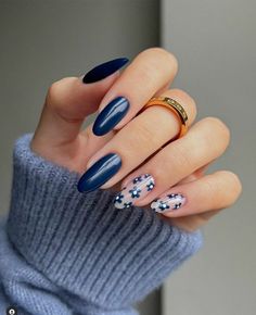 Floral nail designs have been around for a long time and yet we still love them because what's not to love about flowers? With spring around the corner, here are some floral nail designs you can do in 2022. January Nails, Floral Nail Designs, Blue Spring, Floral Nails, Chic Nails, Flower Nails