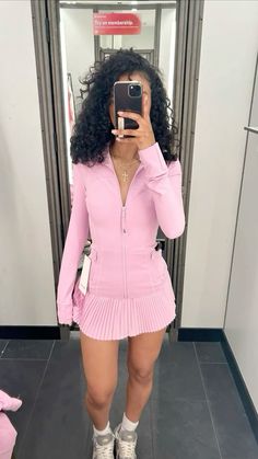 Vita Pink Lululemon, White And Pink Outfit Black Women, Lululemon Set Outfit, Pink Outfit School, Country Club Outfits Women, Hidden Cult Outfits, Two Piece Legging Outfit, Cute Fitness Outfits, Pink Lululemon Set