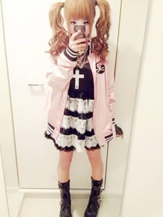 Pastel Goth Aesthetic, Estilo Harajuku, Goth Look, Gyaru Fashion, Tokyo Fashion, Grunge Goth