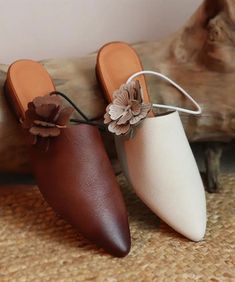 Chic Coffee Flower Cross Strap Slide SandalsMade of:-Cowhide Leather Upper.-Rubber sole-Genuine Leather cushioned insole.0.78"/2cm Heel Toe Slippers, Coffee Flower, Flower Cross, Outdoor Slippers, Leather Cushion, Thick Heel, Thick Heels, Toe Sandals, Outdoor Woman