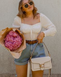 Cute Summer Outfits For Medium Size, Plus Size Denim Outfits Summer, Petite Mid Size Fashion, Italy Outfits Summer Midsize, Midsize Fashion Inspo Outfits, Midsize Linen Pants Outfit, Midsize Style Summer, Cute Summer Outfits Midsize