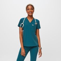 Brand New Condition, No Signs Of Wear Or Damage. High Quality Scrubs. Maternity Scrubs, Navy Scrubs, Figs Scrubs, Seamless Top, Blue Scrubs, Bone Color, Medical Scrubs, Scrub Sets, Doctor Medical