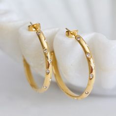 Add a touch of elegance with our Eternal Sparkle Hoop Earrings. Waterproof, hypoallergenic, and tarnish-free, these lightweight hoops are designed for everyday glam. Details: Material: Zircon stones, 18K gold plated stainless steel (PVD) Size: 47mm Weight: 12g Features: Lightweight design, waterproof, hypoallergenic, & tarnish-free PVD coatings are known for their excellent wear resistance, corrosion resistance, and ability to retain color and shine over time. Everyday Glam, Natural Pearl Necklace, Jewelry Card, Chic Accessories, Pearl Chain, Gold Hoop, Natural Pearls, Gold Hoop Earrings, Jewelry Earrings Dangle