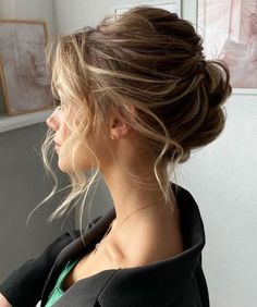 Face Framing Tendrils Updo, Volumizing Updo, Medium Length Hair Dos For Wedding, Updo For Oval Face Shape, Messy Up Dos For Medium Hair, Updo With Face Framing Pieces, Bun With Face Framing Pieces, Messy Updos For Medium Length Hair, Face Framing Updo