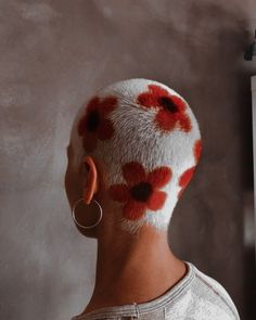 Woman Buzzcut Dyed, Bald Designs For Women, Head Designs Shaved, Designs On Buzzcut, Shave Head Dye Designs, Color Buzzcut Woman, Buzzed Hair Women Designs, Shaved Head With Design, Shaved Woman Hair