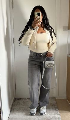 Cream Bodysuit Outfit, Outfits Black Women School, Beige Cardigan Outfit, Cream Cardigan Outfit, Straight Leg Jeans Outfit, Grey Straight Leg Jeans, Outfit Cream, Cream Bodysuit, Outfits Black Women