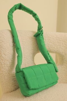 To all our puffer lovers, this one's for you <3 a staple cross-body bag that doesn't break the bank! DETAILS: COLOR: GREEN ADJUSTABLE LONG STRAP HASP CLOSURE NYLON PADDED SIZE: 9Wx5Hx2.5D Puffy Crossbody Bag, Casual Green Quilted Bag, Green Quilted Crossbody Shoulder Bag, Green Quilted Shoulder Bag, Trendy Green Quilted Shoulder Bag, Green Quilted Rectangular Bag, Green Rectangular Nylon Shoulder Bag, Trendy Green Nylon Shoulder Bag, Everyday Green Quilted Bag