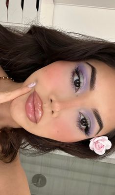 Fun Eyeshadow Looks Easy, Artsy Makeup Look, Lilac Makeup, Bold Eyeshadow, 20 Makeup, Floral Makeup, Cute Eye Makeup, Barbie Makeup