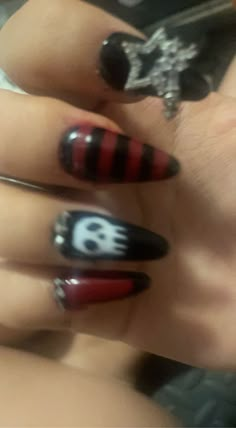 Simple Emo Nails, Black Grunge Nails, Simple Gothic Nails, Nail Inspo Red, Nails Gothic, Punk Nails, Gothic Nails, Goth Nails, Grunge Nails